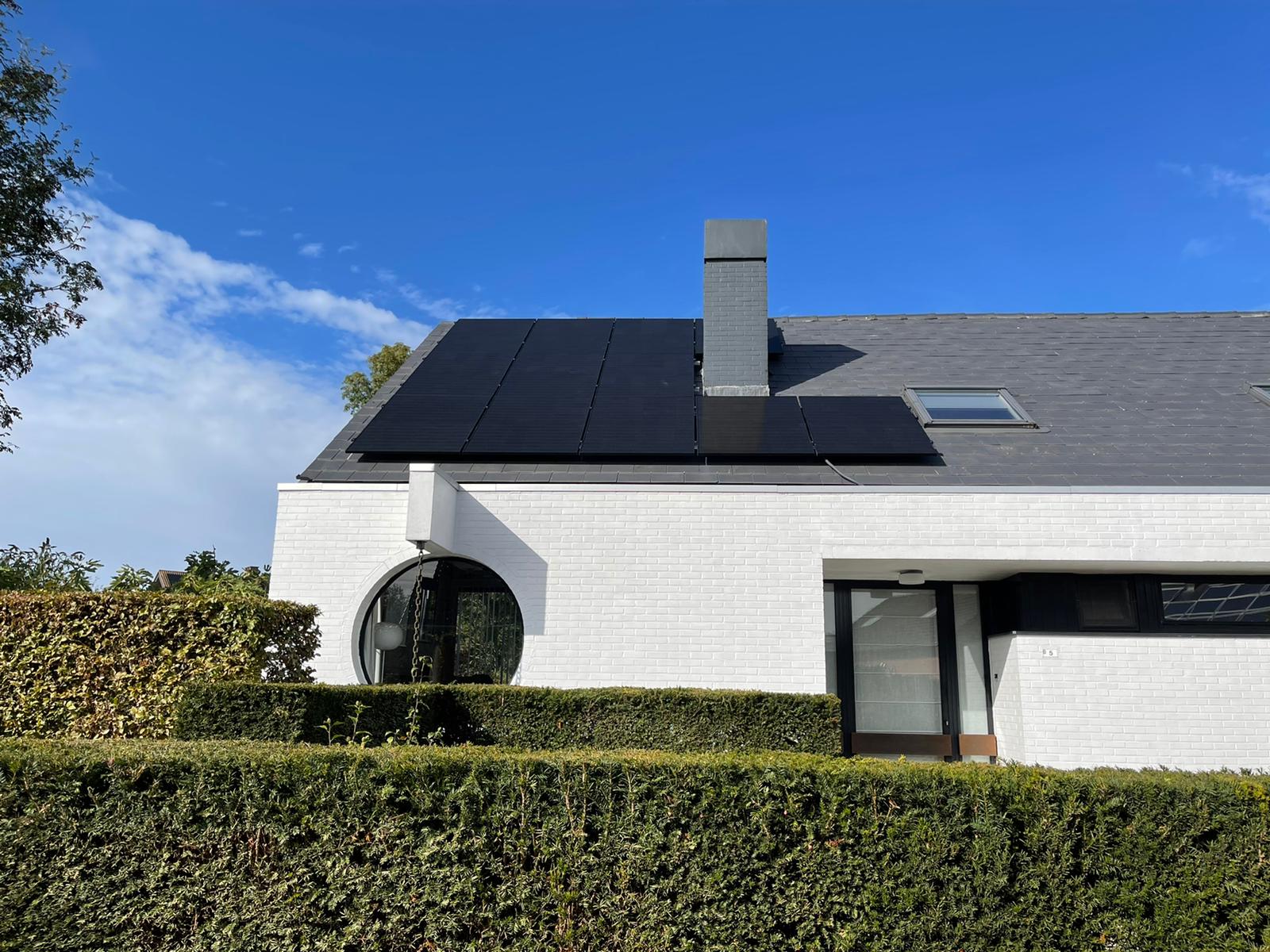 Zonnepaneel installatie op een dak in Buggenhout door Rasolar