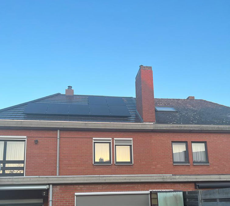 Zonnepaneel installatie op een dak in Dilbeek door Rasolar