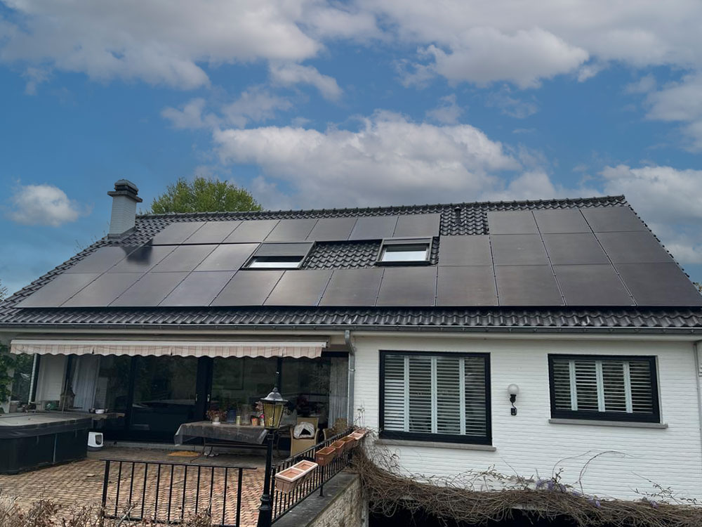 Zonnepaneel installatie op een dak in Halle door Rasolar
