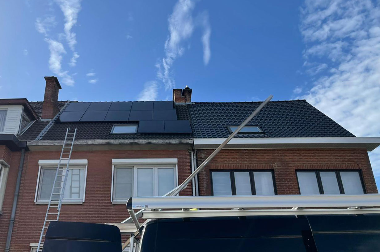 Zonnepaneel installatie op een dak in Kraainem door Rasolar