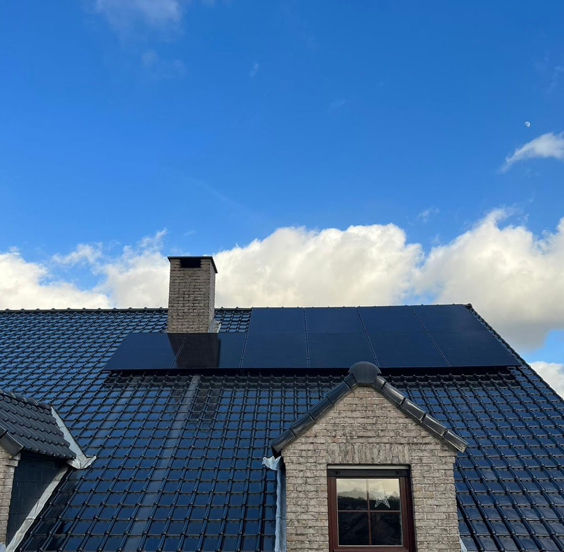 Zonnepaneel installatie op een dak in Leuven door Rasolar