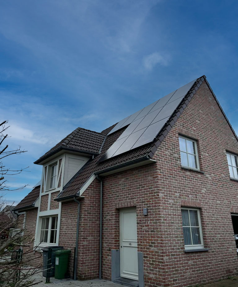Zonnepaneel installatie op een dak in Sint-Gillis-Waas door Rasolar