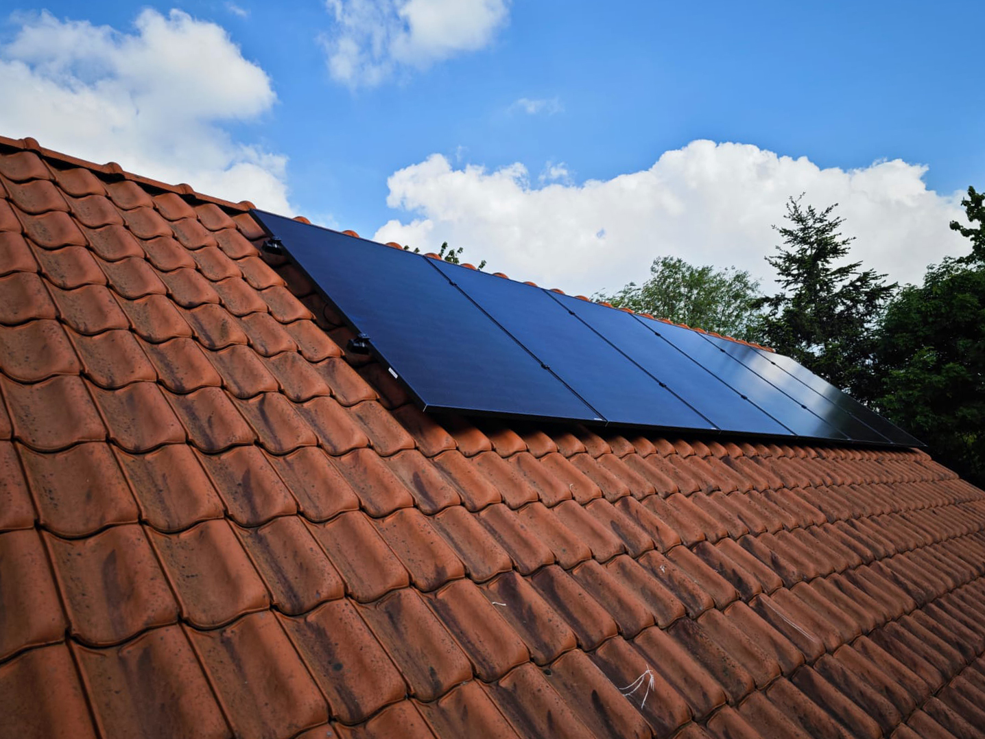 Zonnepaneel installatie op een dak in Bierbeek door Rasolar